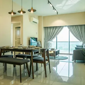 Cosy City-view In Town Apartment